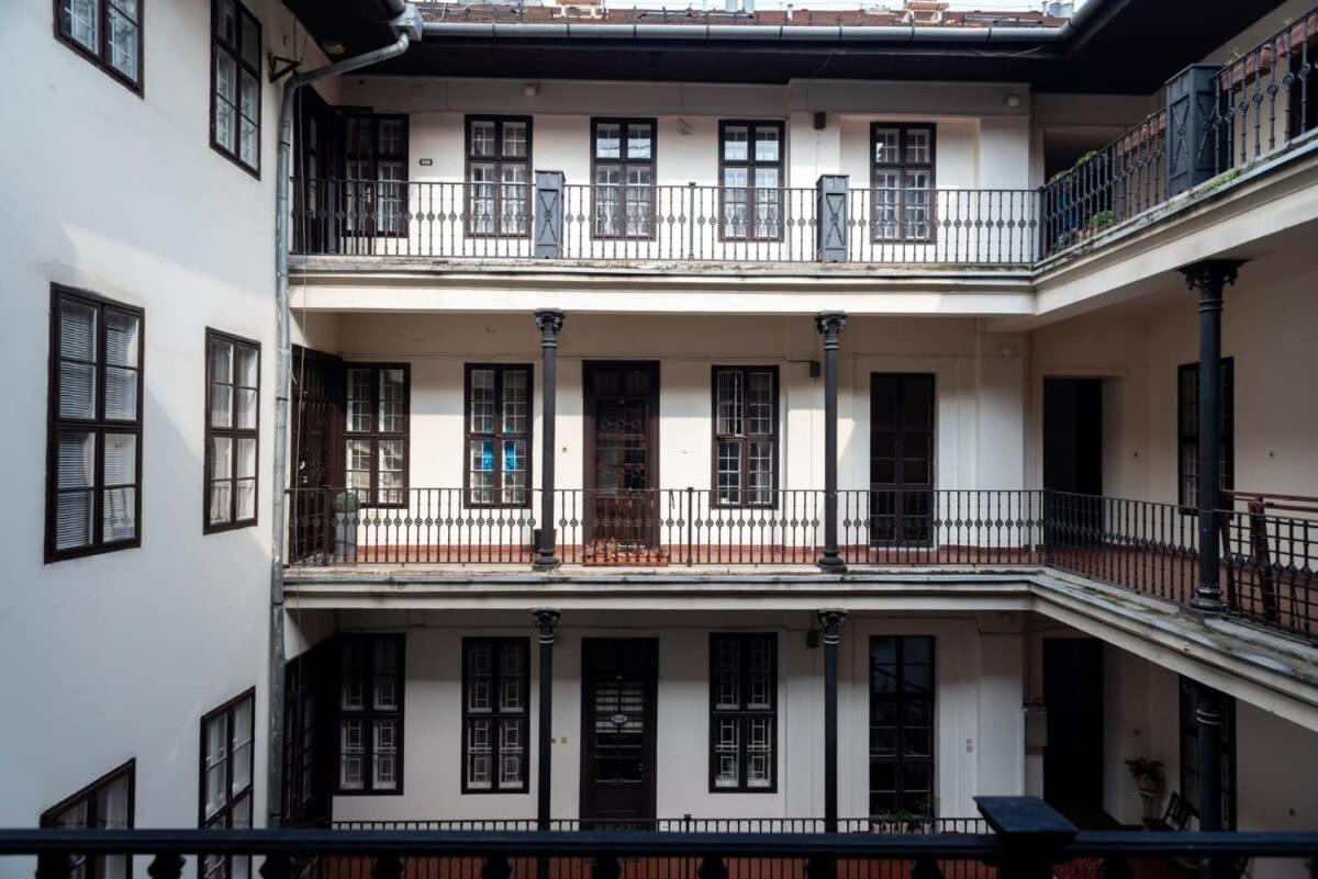 Lovely Downtown Apartment Close To The Basilica Будапешт Экстерьер фото